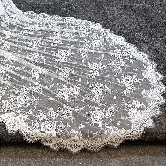 Lace mantilla veil - Picture 2 of 2